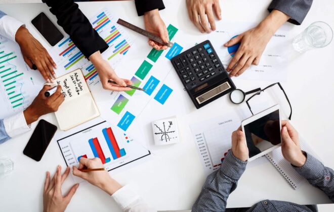 Empleados reunidos para cerrar el ejercicio contable